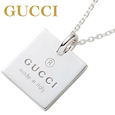 Gucci Collana con pendente con incisione ape e GG